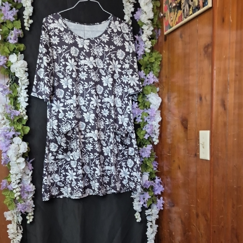 Women’s Floral Short Sleeve Tunic Dress - Black & White